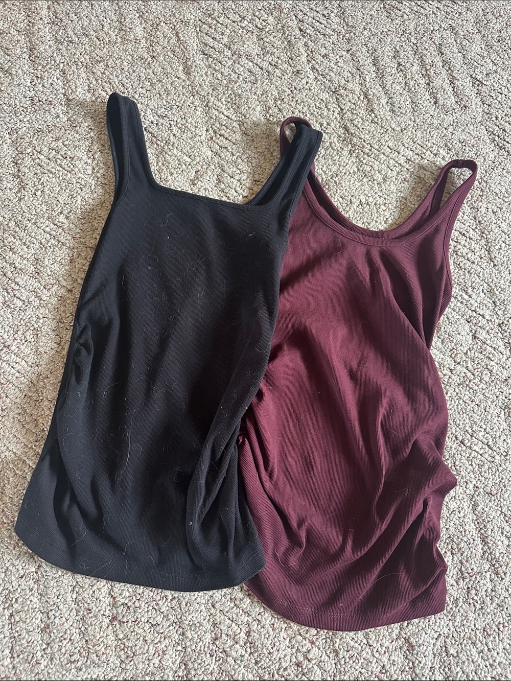 Set of two Old Navy maternity tanks size small